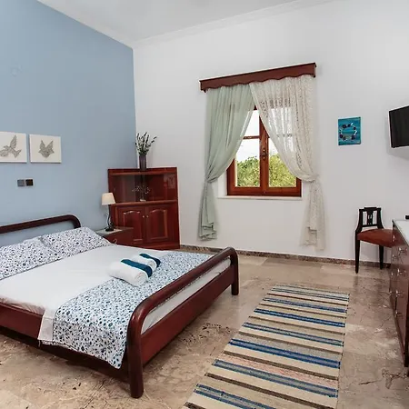 Melpomeni Villa *